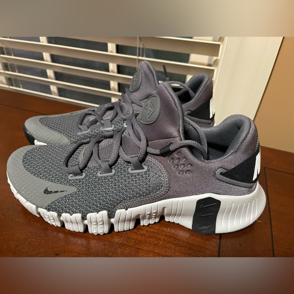Men’s Nike Metcon 4 shoes size 8.5